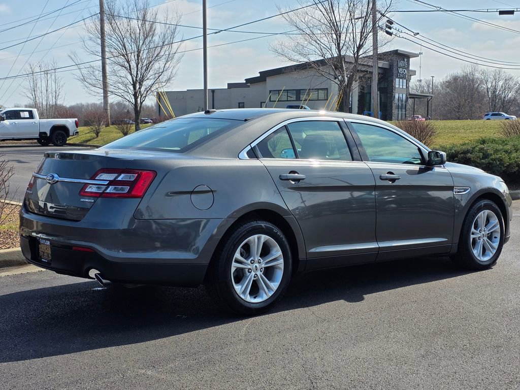 Used 2018 Ford Taurus SE image 5