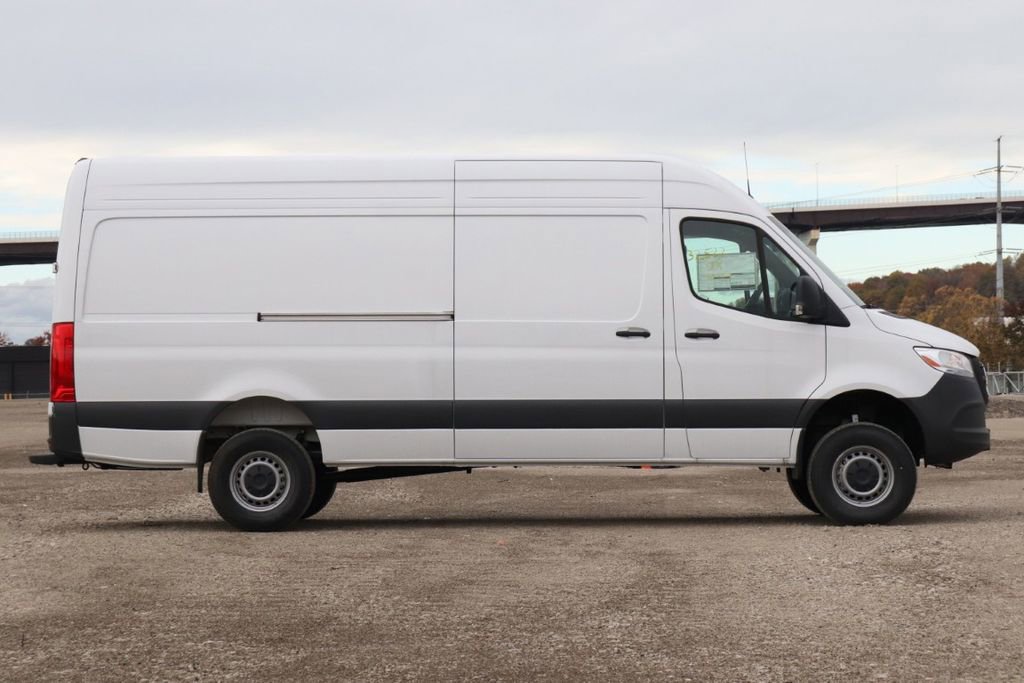 Used 2025 Mercedes-Benz Sprinter 2500 image 57