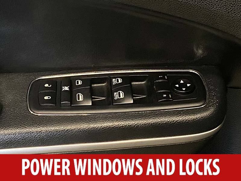 Used 2019 Chrysler 300 S RWD image 9