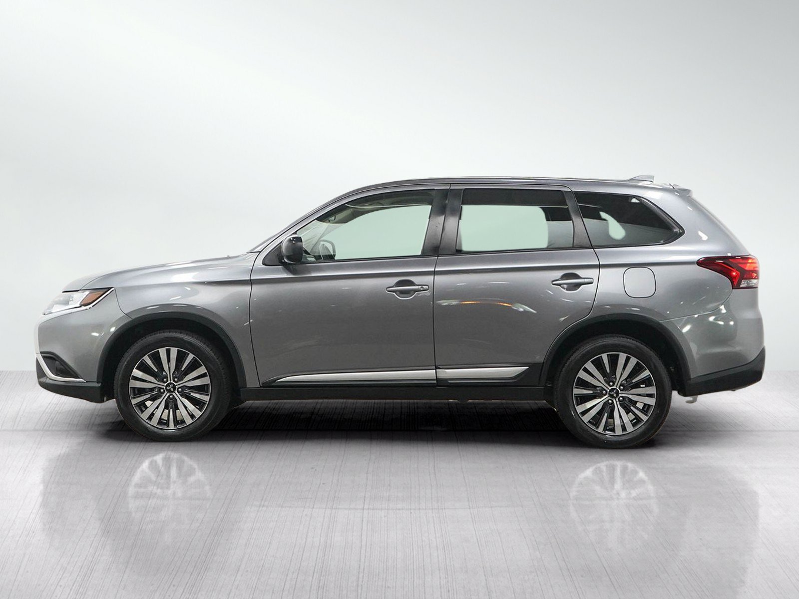Used 2019 Mitsubishi Outlander ES AWD/4WD image 2