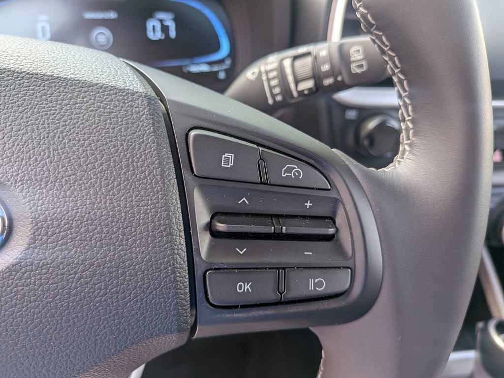 Certified 2024 Hyundai Venue SEL FWD image 23