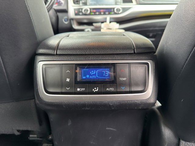 Used 2017 Toyota Highlander XLE image 10