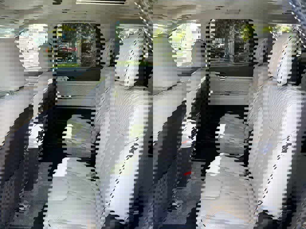 Used 2024 Hyundai Palisade Calligraphy image 30