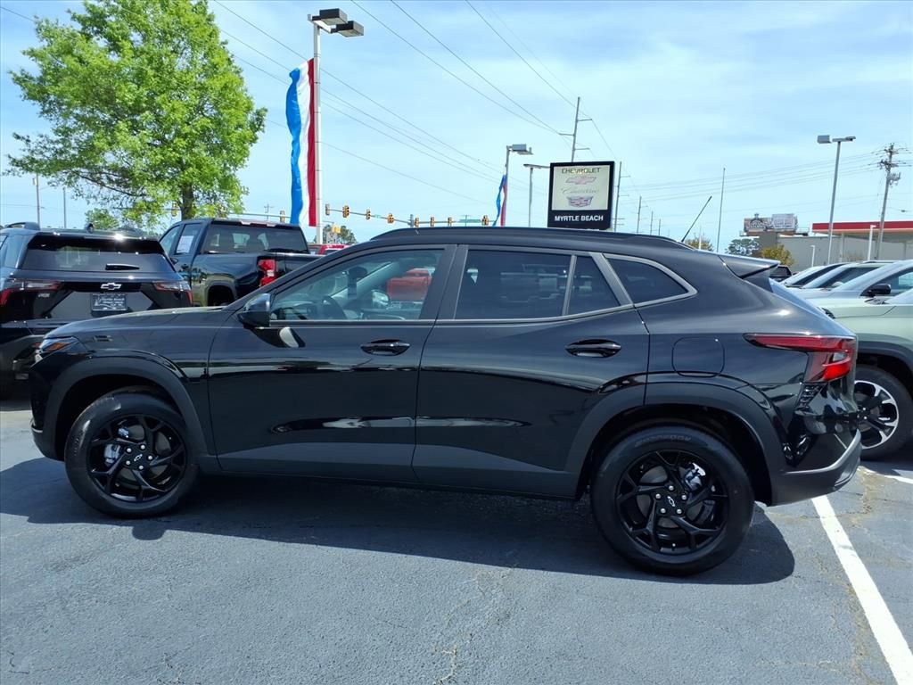 New 2026 Chevrolet Trax LT w/ Sunroof Package FWD image 8
