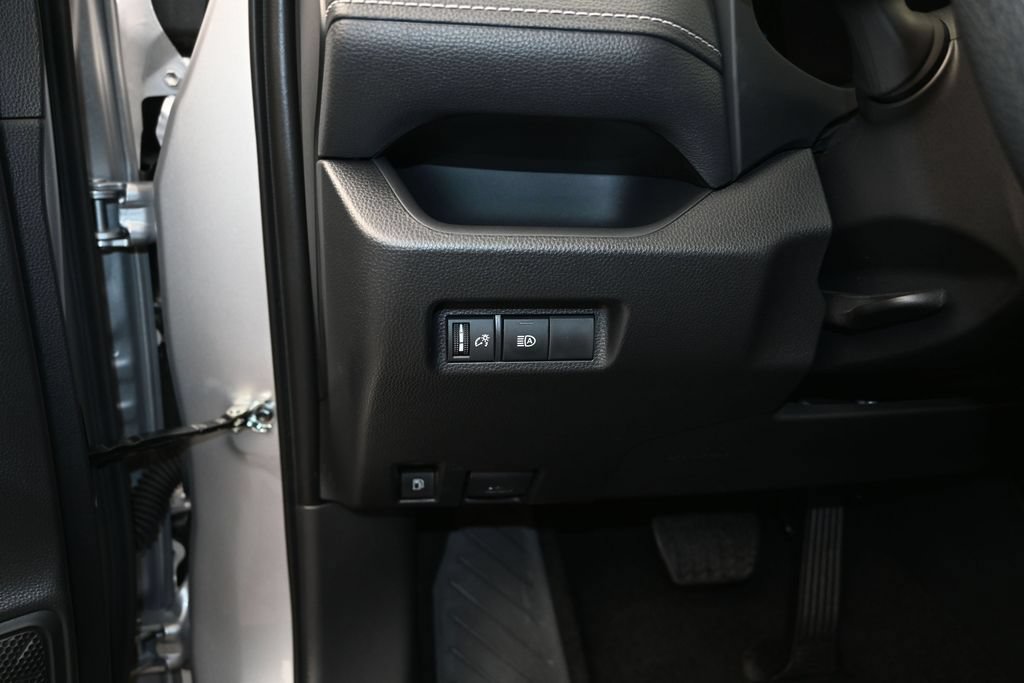Used 2025 Toyota RAV4 LE AWD/4WD image 12
