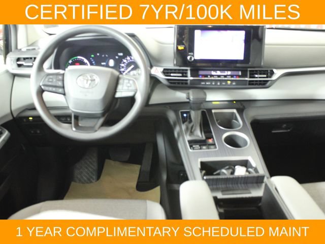 Used 2025 Toyota Sienna LE FWD image 21