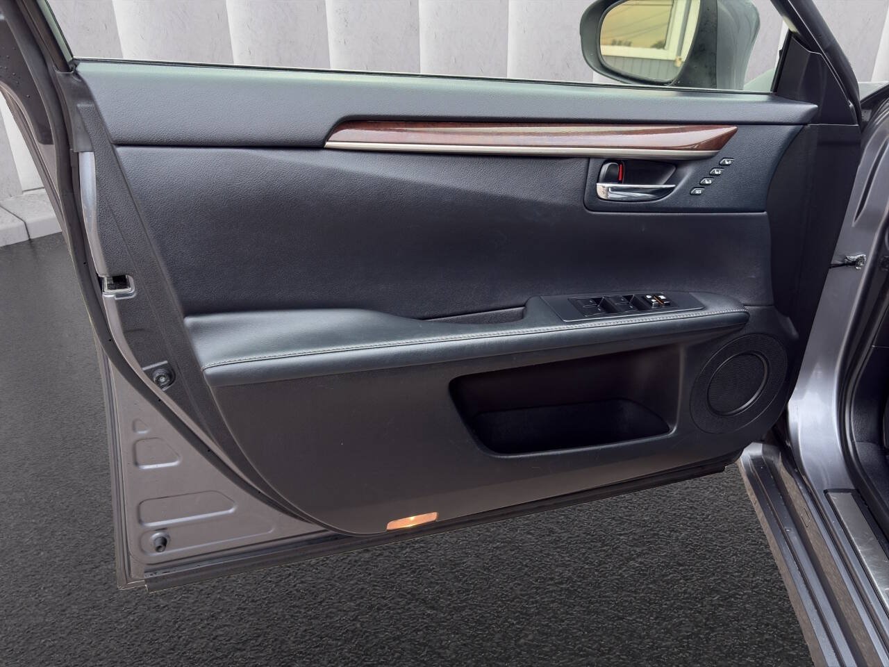 Used 2014 Lexus ES 350 w/ Premium Package FWD image 10