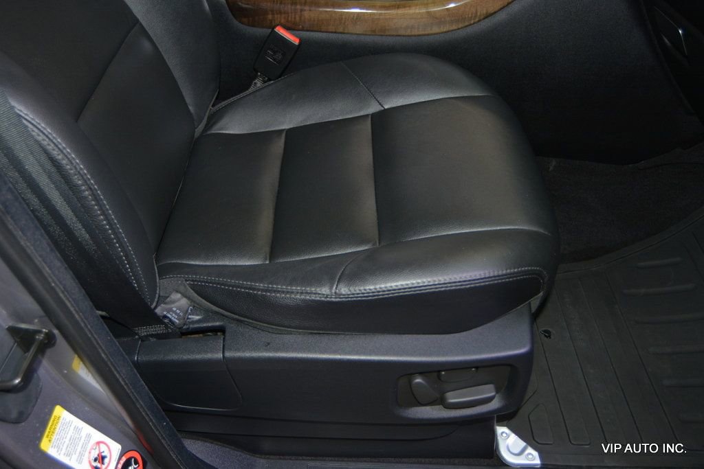 Used 2011 Land Rover Range Rover Sport HSE image 18