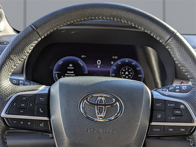 Used 2025 Toyota Sienna Limited image 38