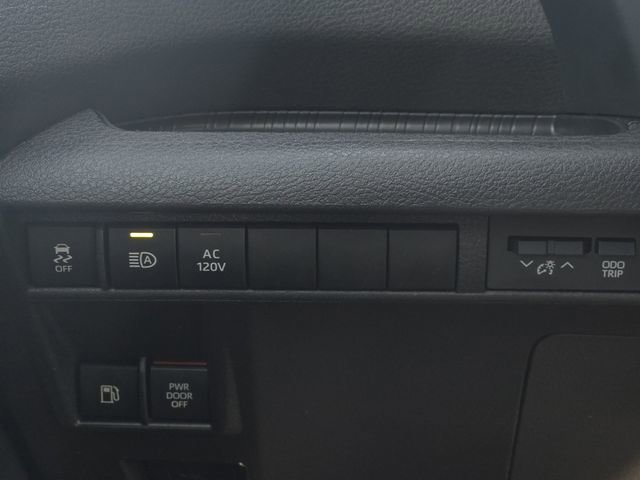 Used 2025 Toyota Sienna Limited image 27