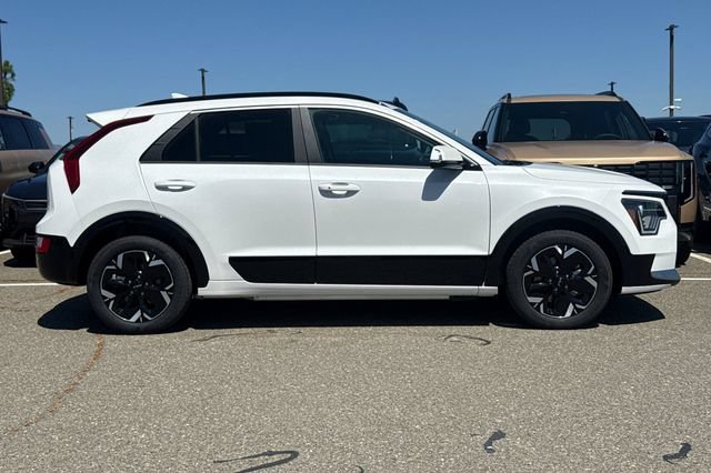 New 2026 Kia Niro Wind FWD image 3