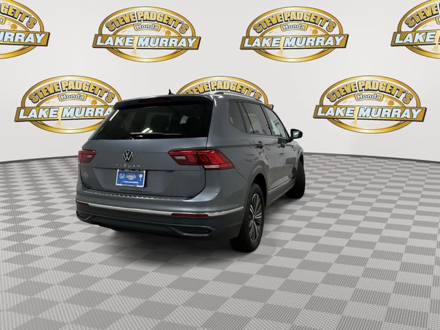 Used 2024 Volkswagen Tiguan SE FWD image 2