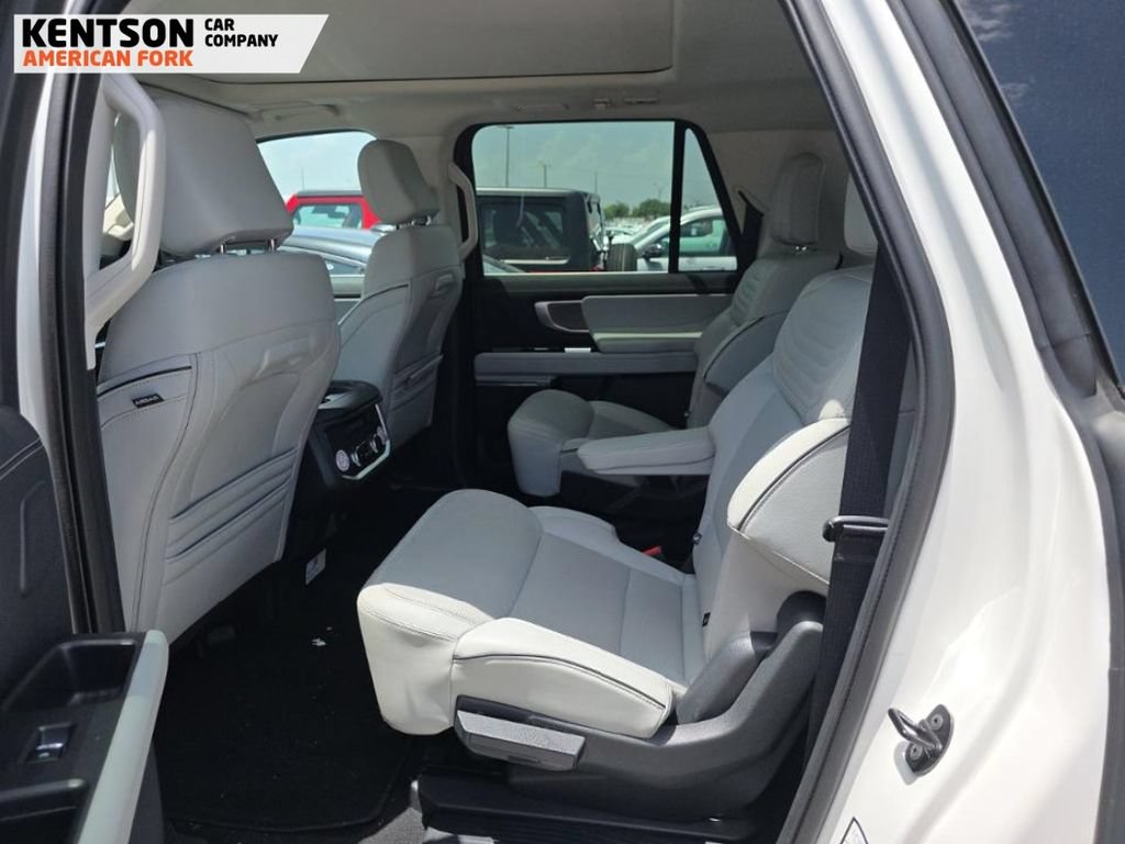 Used 2025 Ford Expedition Max Platinum w/ Platinum Ultimate Package AWD/4WD image 7