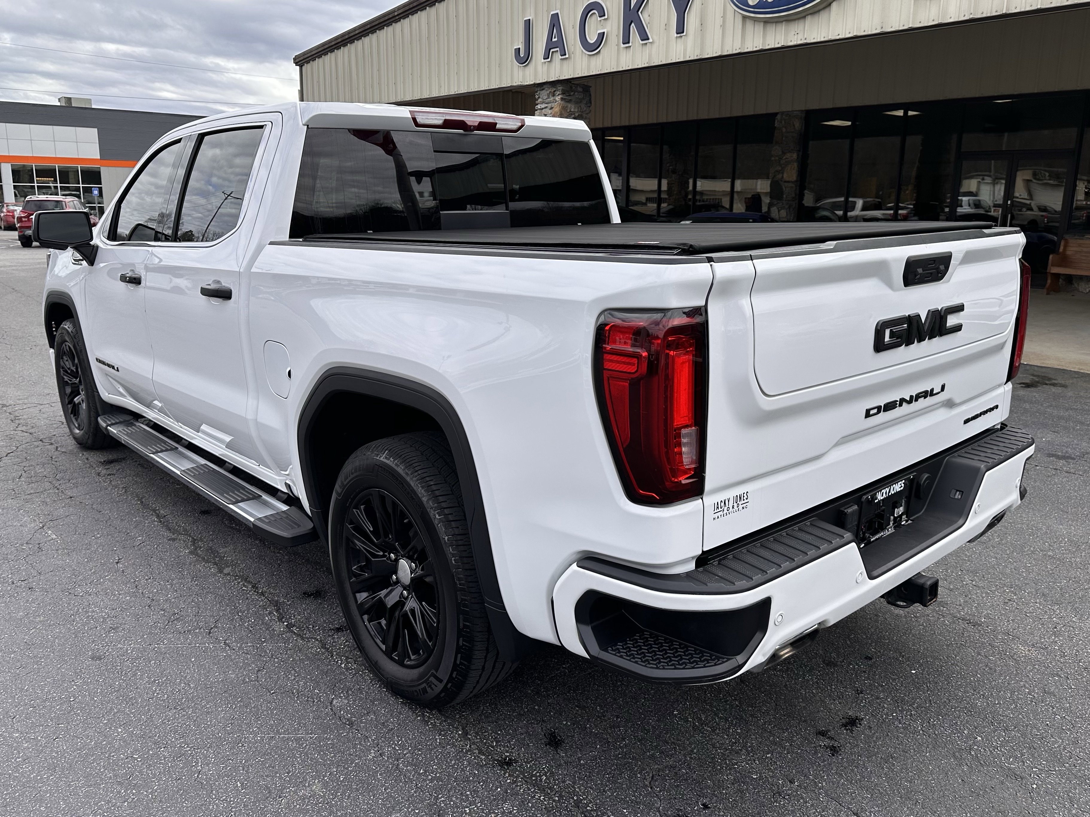 Used 2023 GMC Sierra 1500 Denali AWD/4WD image 8