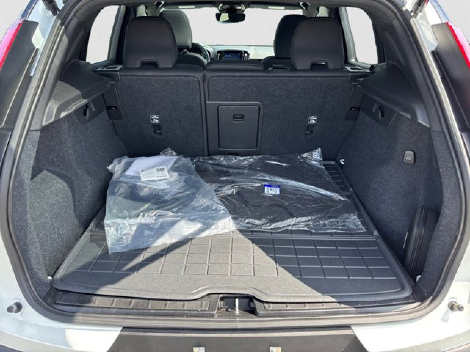 Used 2023 Volvo XC40 Recharge Ultimate w/ Protection Package Premier image 18