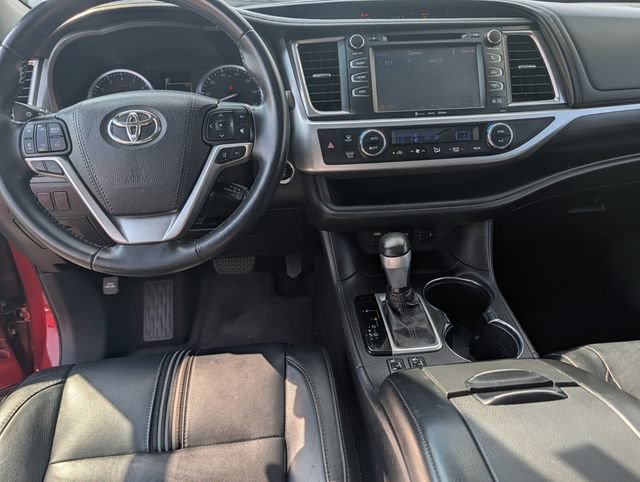 Used 2018 Toyota Highlander SE FWD image 17