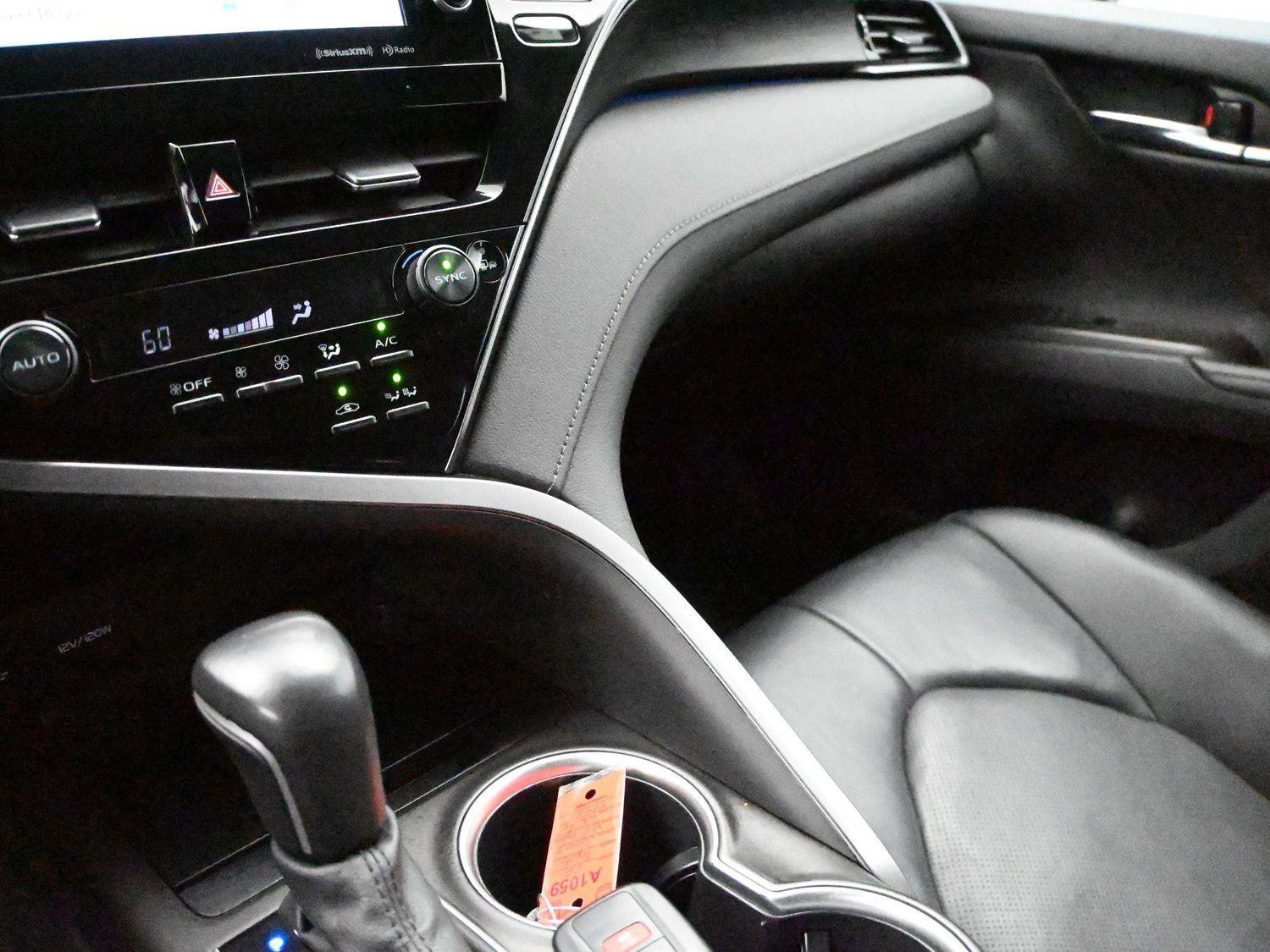 Used 2022 Toyota Camry XLE FWD image 4