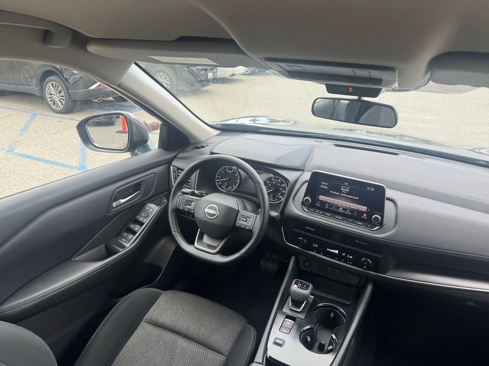 Used 2025 Nissan Rogue SV FWD image 36