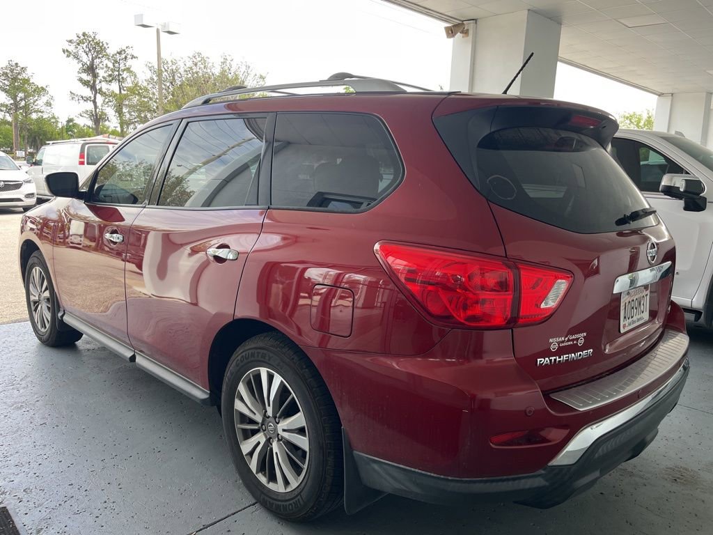 Used 2018 Nissan Pathfinder SV image 3