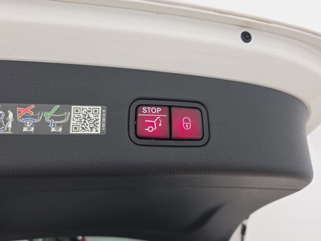 Used 2025 Mercedes-Benz GLC 300 4MATIC image 36