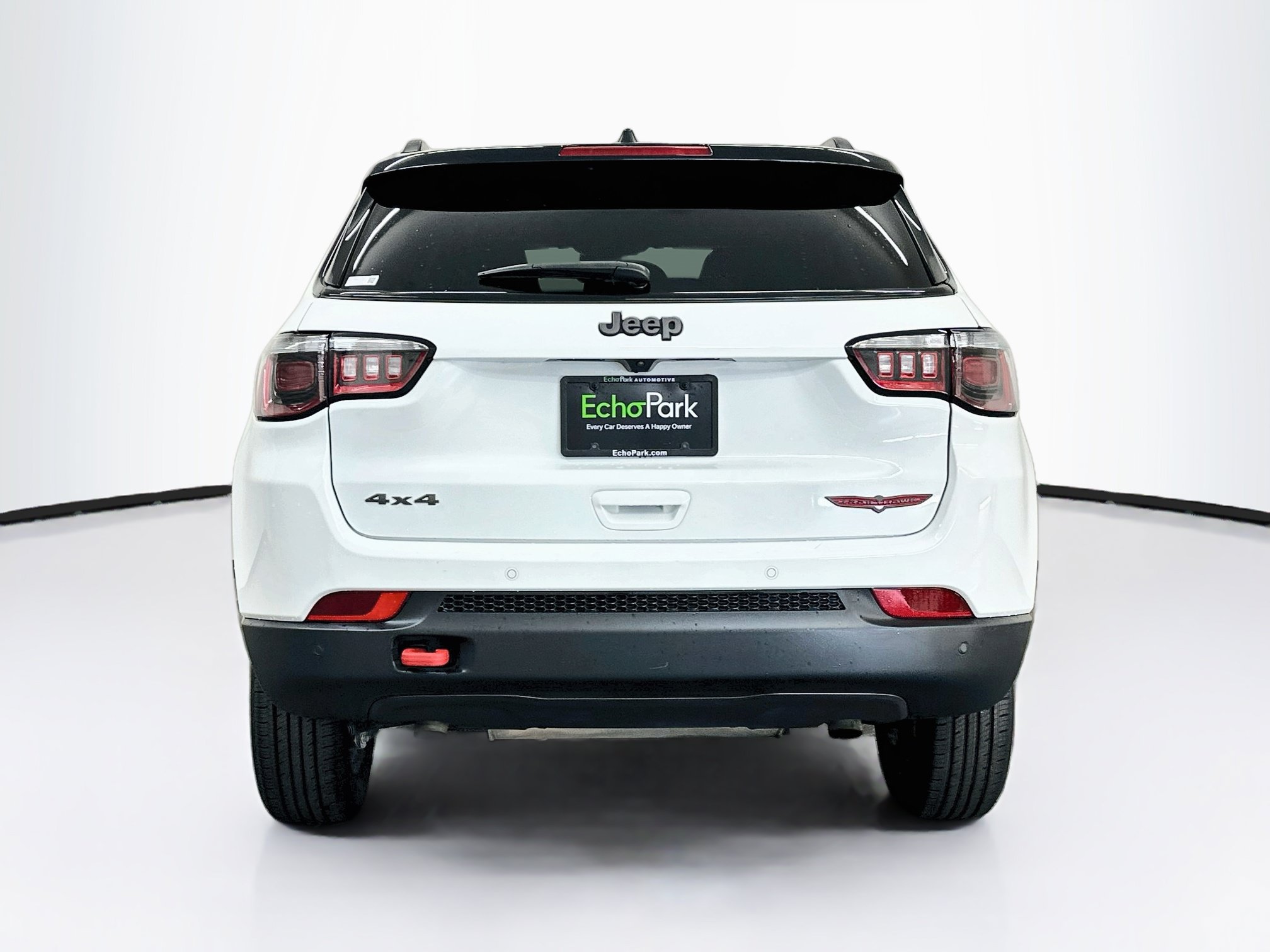 Used 2025 Jeep Compass Trailhawk AWD/4WD image 7