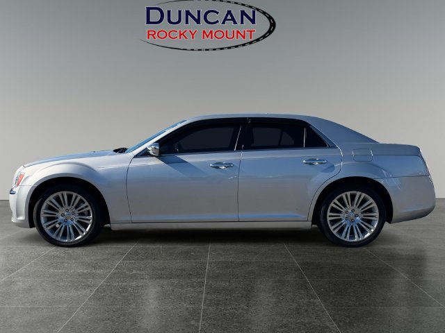Used 2011 Chrysler 300 C RWD image 2