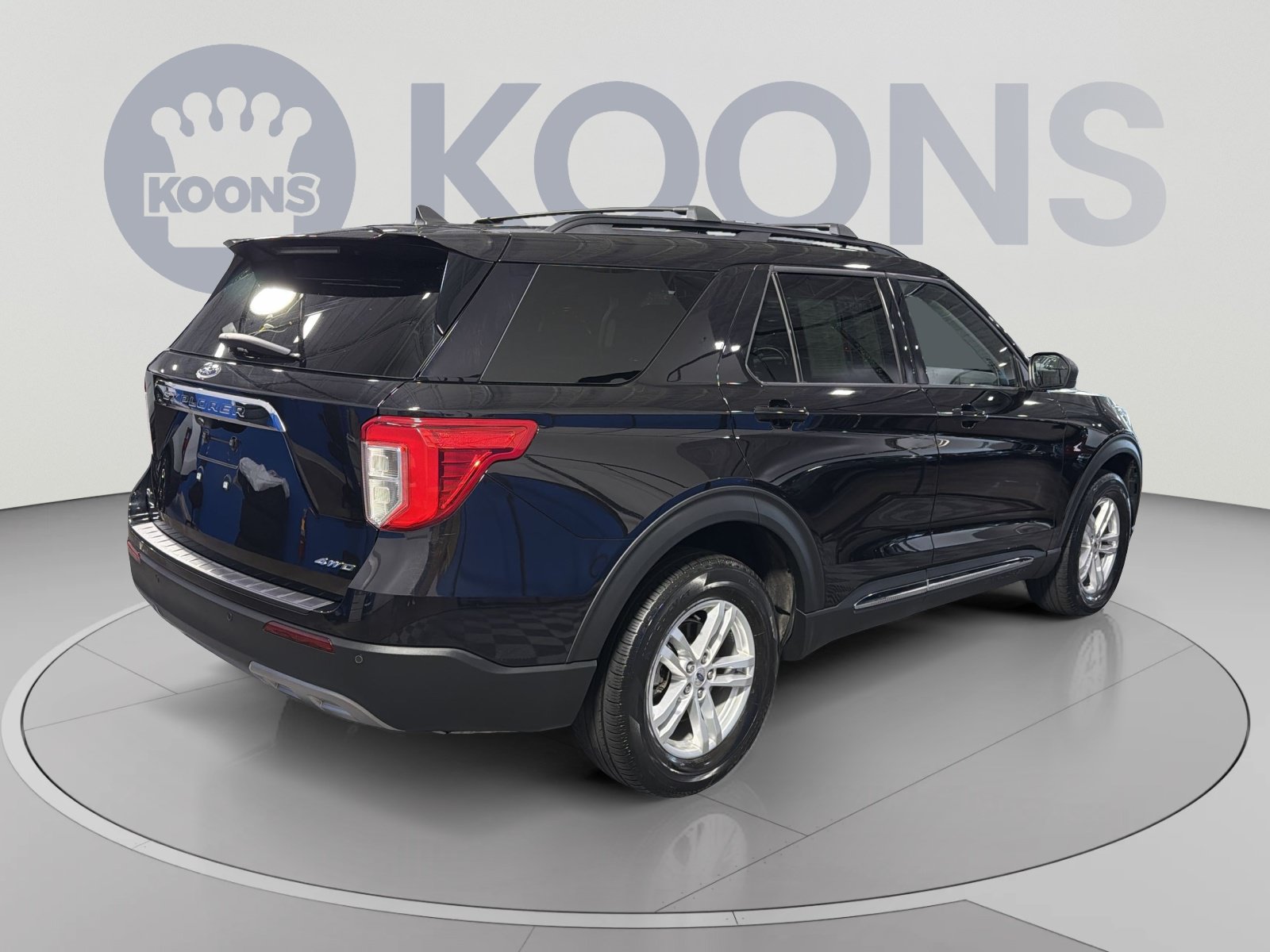 Used 2023 Ford Explorer XLT w/ Equipment Group 202A AWD/4WD image 7