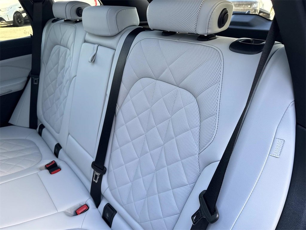 Used 2025 BMW X5 xDrive40i w/ Parking Assistance Package image 14