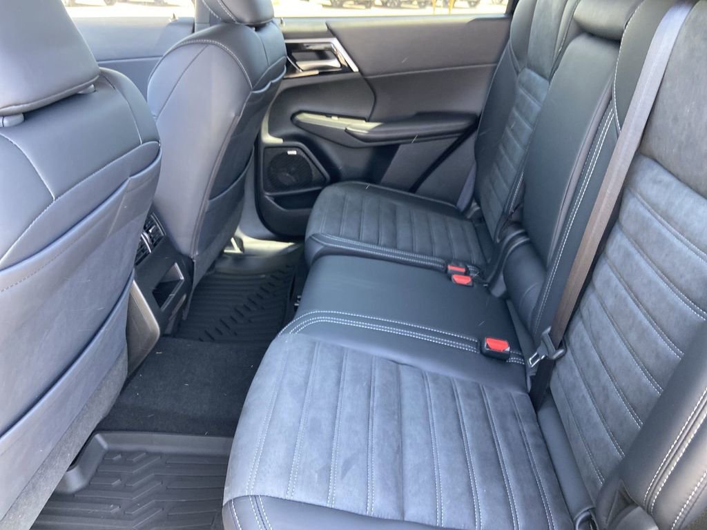 New 2026 Mitsubishi Outlander SE FWD image 21