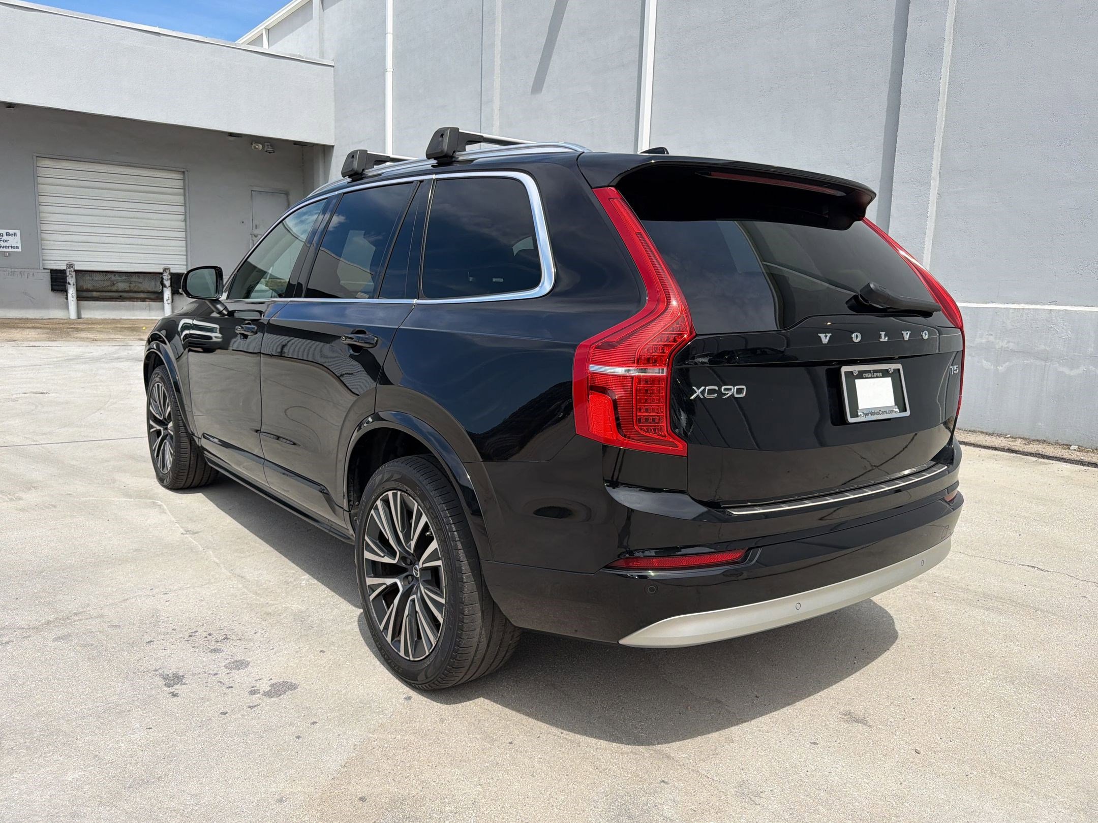 Used 2022 Volvo XC90 T5 Momentum w/ Climate Package FWD image 3