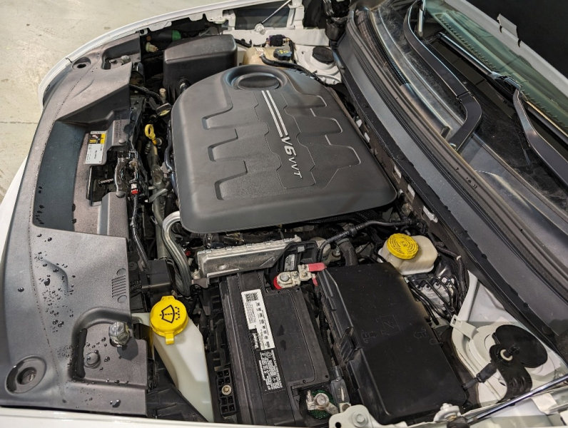 Used 2017 Jeep Cherokee Overland w/ Technology Group image 61