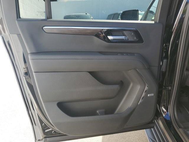 New 2026 Chevrolet Suburban LT w/ Comfort Package image 17