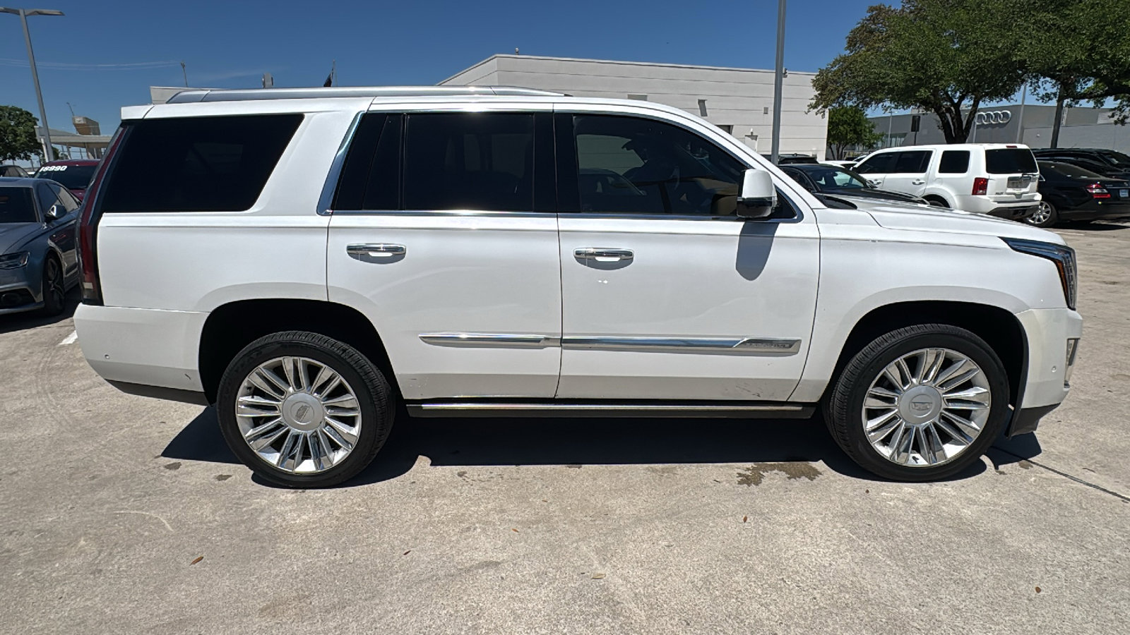 Used 2017 Cadillac Escalade Platinum image 8