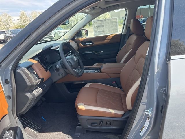New 2026 Nissan Pathfinder Platinum w/ Cargo Package AWD/4WD image 10