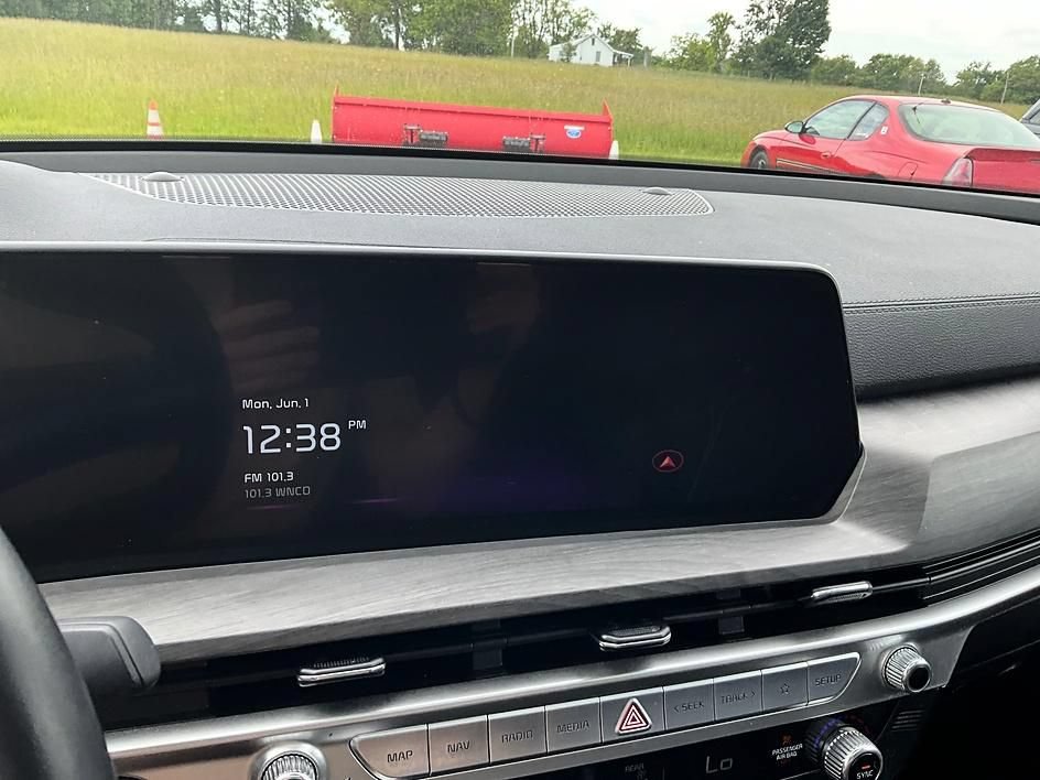 Used 2023 Kia Telluride AWD image 18