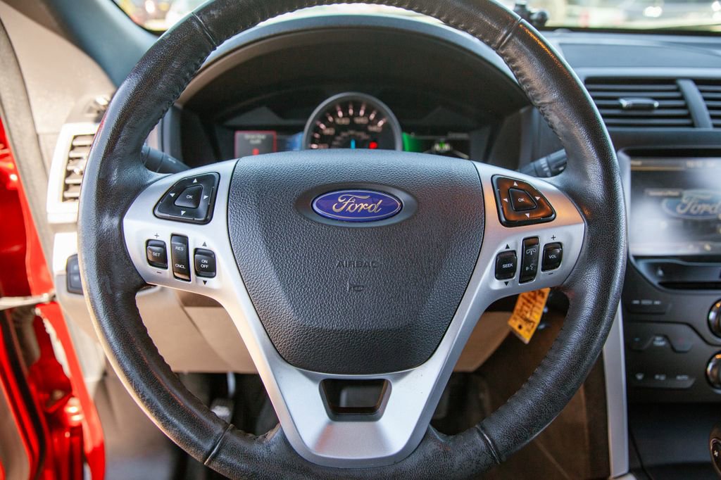 Used 2015 Ford Explorer XLT w/ Equipment Group 202B image 17
