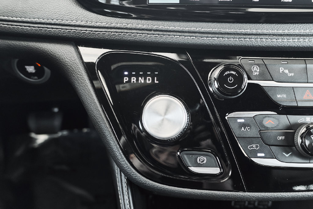 Used 2025 Chrysler Pacifica Limited FWD image 34