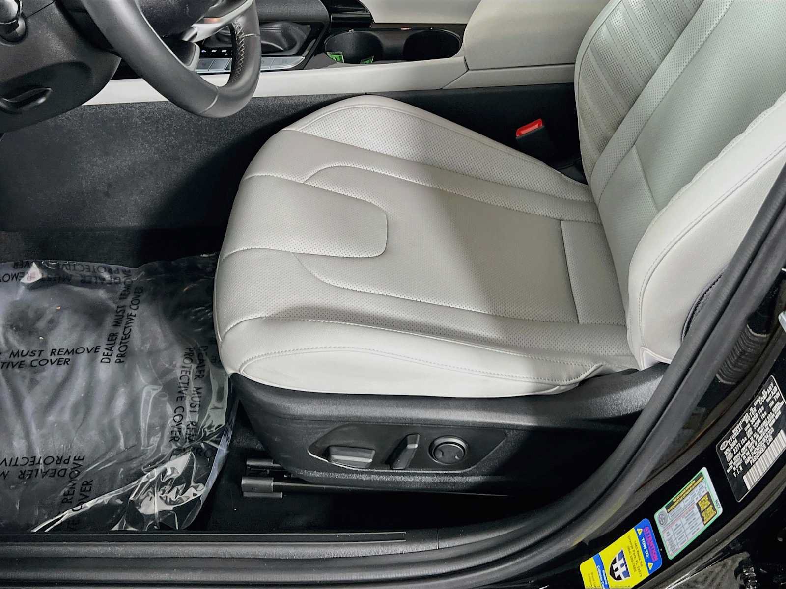 Certified 2025 Hyundai Elantra Limited FWD image 20