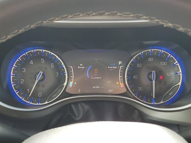 Used 2023 Chrysler Pacifica Touring-L FWD image 10