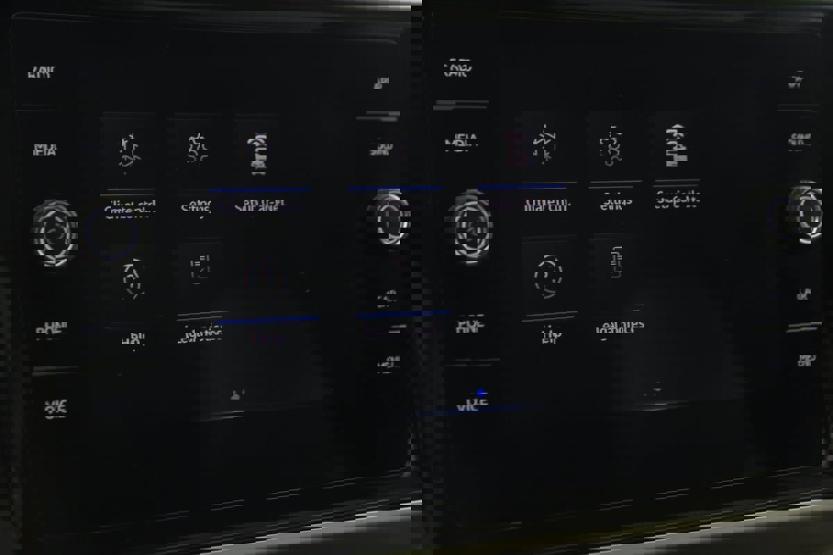 Used 2022 Volkswagen Atlas SE image 32