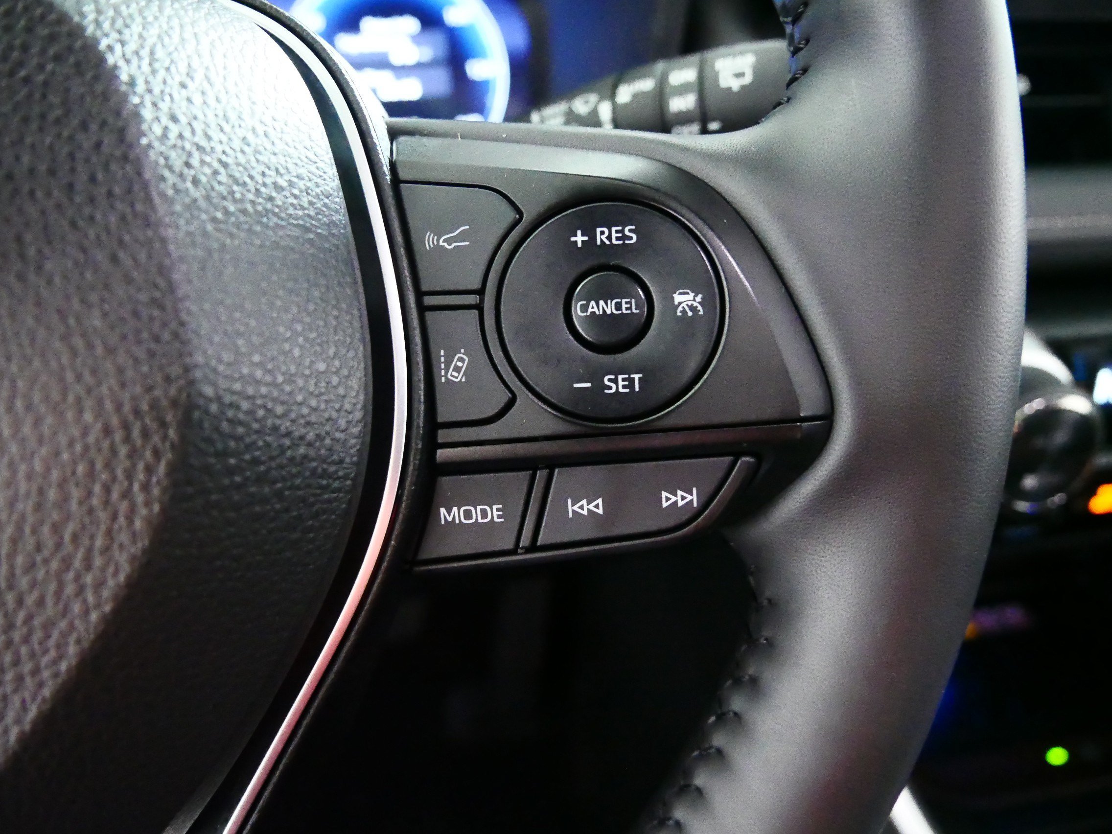 Used 2025 Toyota RAV4 Limited w/ Advanced Technology Package AWD/4WD image 28