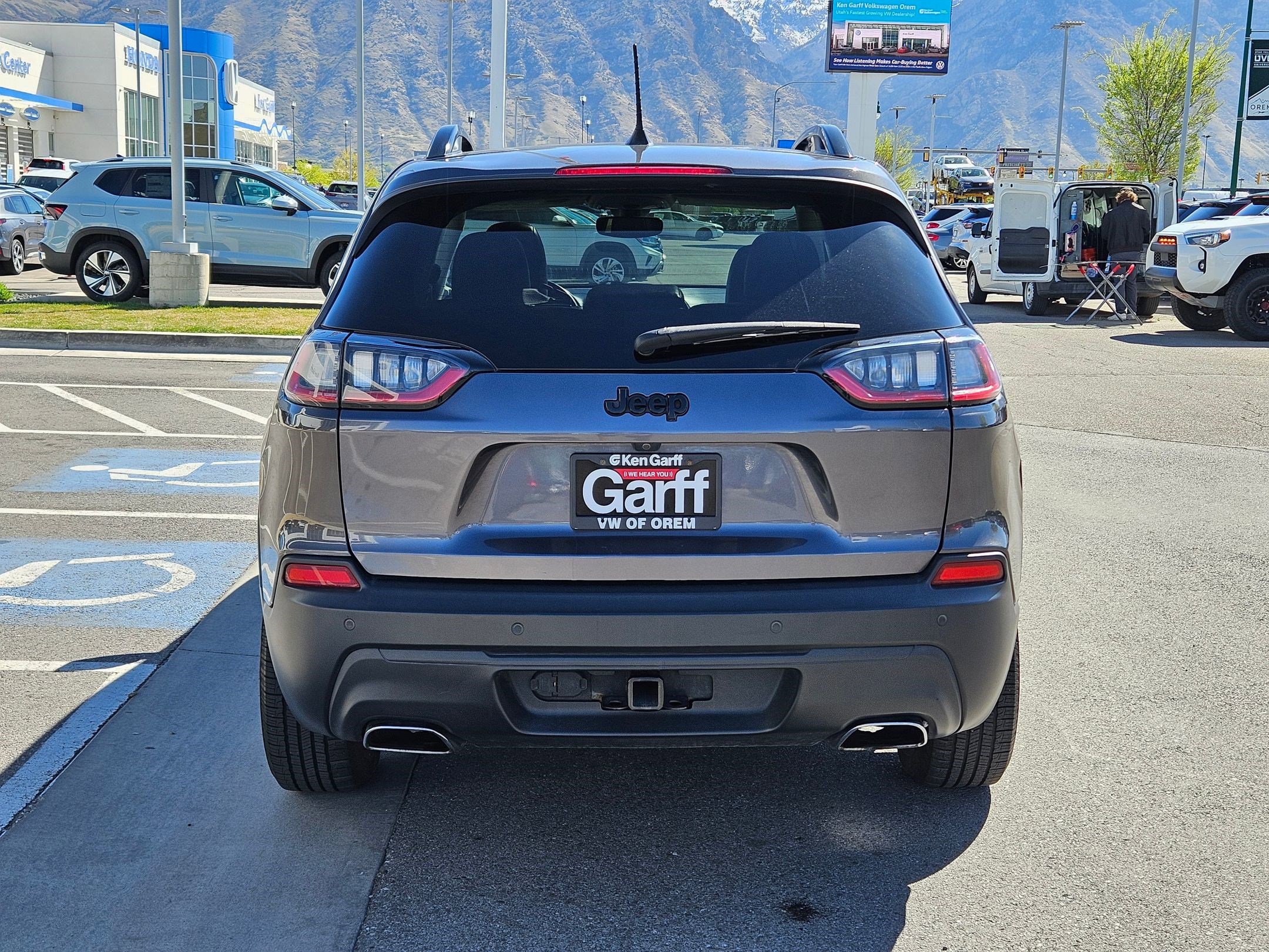 Used 2020 Jeep Cherokee Latitude Plus w/ Cold Weather Group AWD/4WD image 7