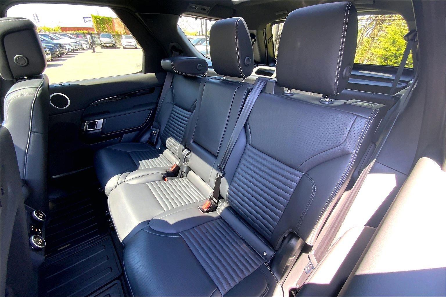 Used 2025 Land Rover Discovery S AWD/4WD image 20