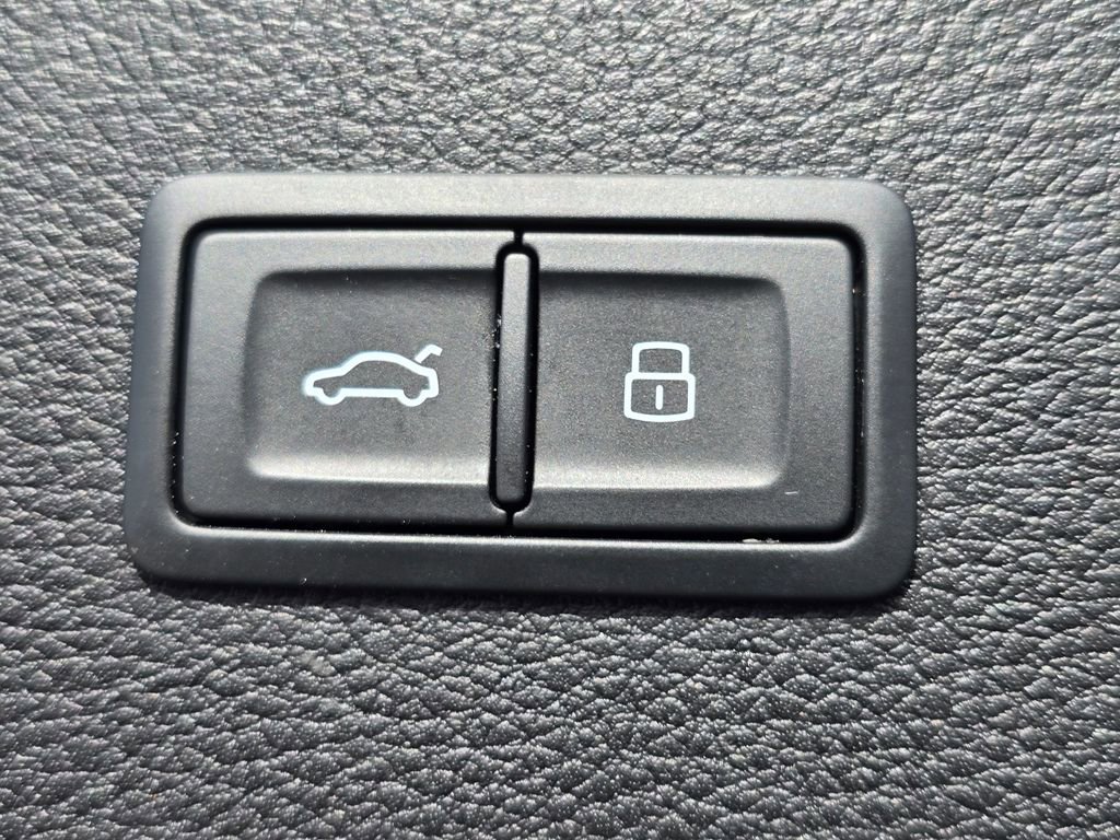 Used 2023 Audi Q5 2.0T Premium w/ Convenience Package image 15