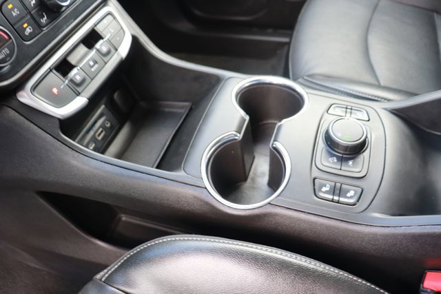 Used 2024 GMC Terrain SLT image 16