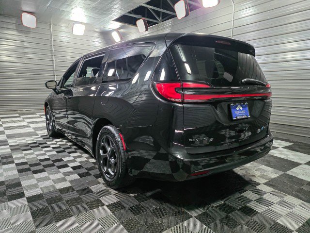 Used 2023 Chrysler Pacifica Touring-L w/ S Appearance Package FWD image 7
