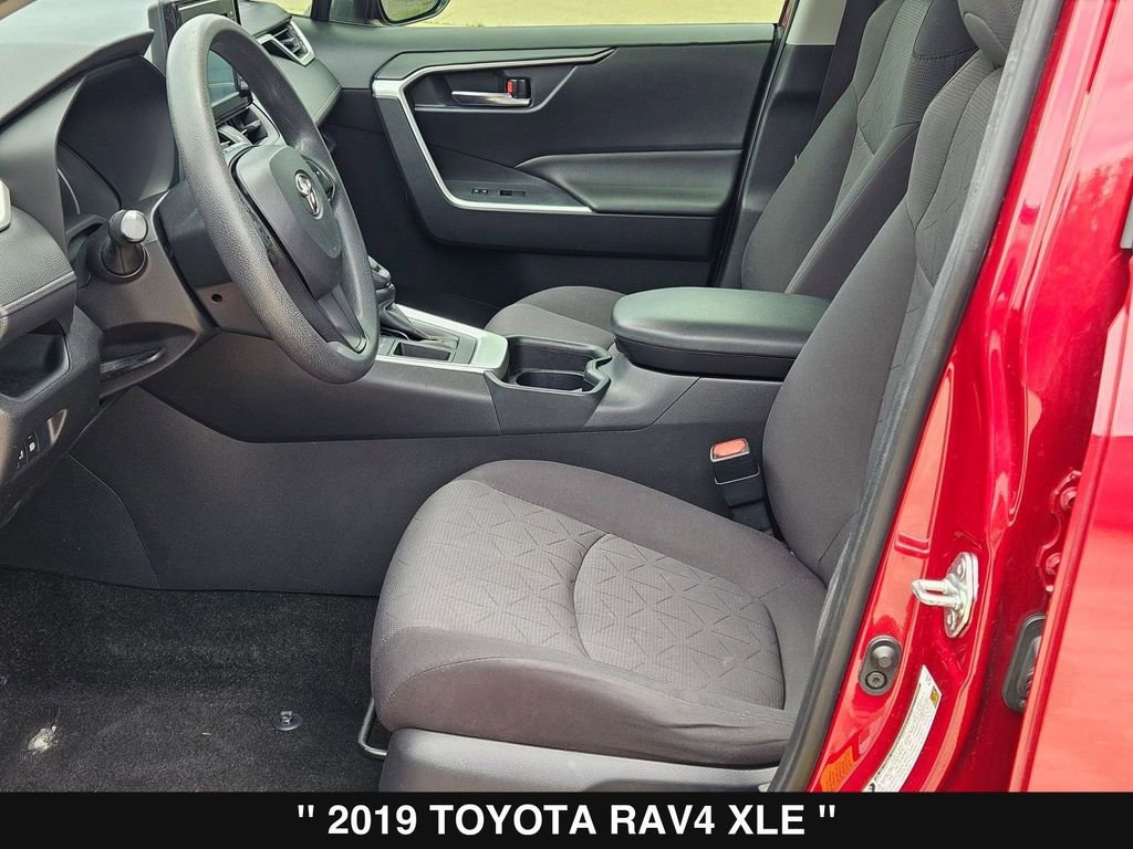 Used 2019 Toyota RAV4 XLE FWD image 11