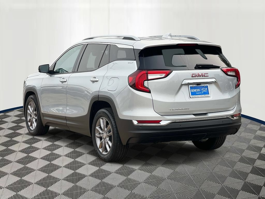 Used 2022 GMC Terrain SLT w/ Tech Package FWD image 4