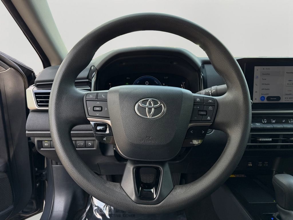 Used 2025 Toyota Camry LE FWD image 19