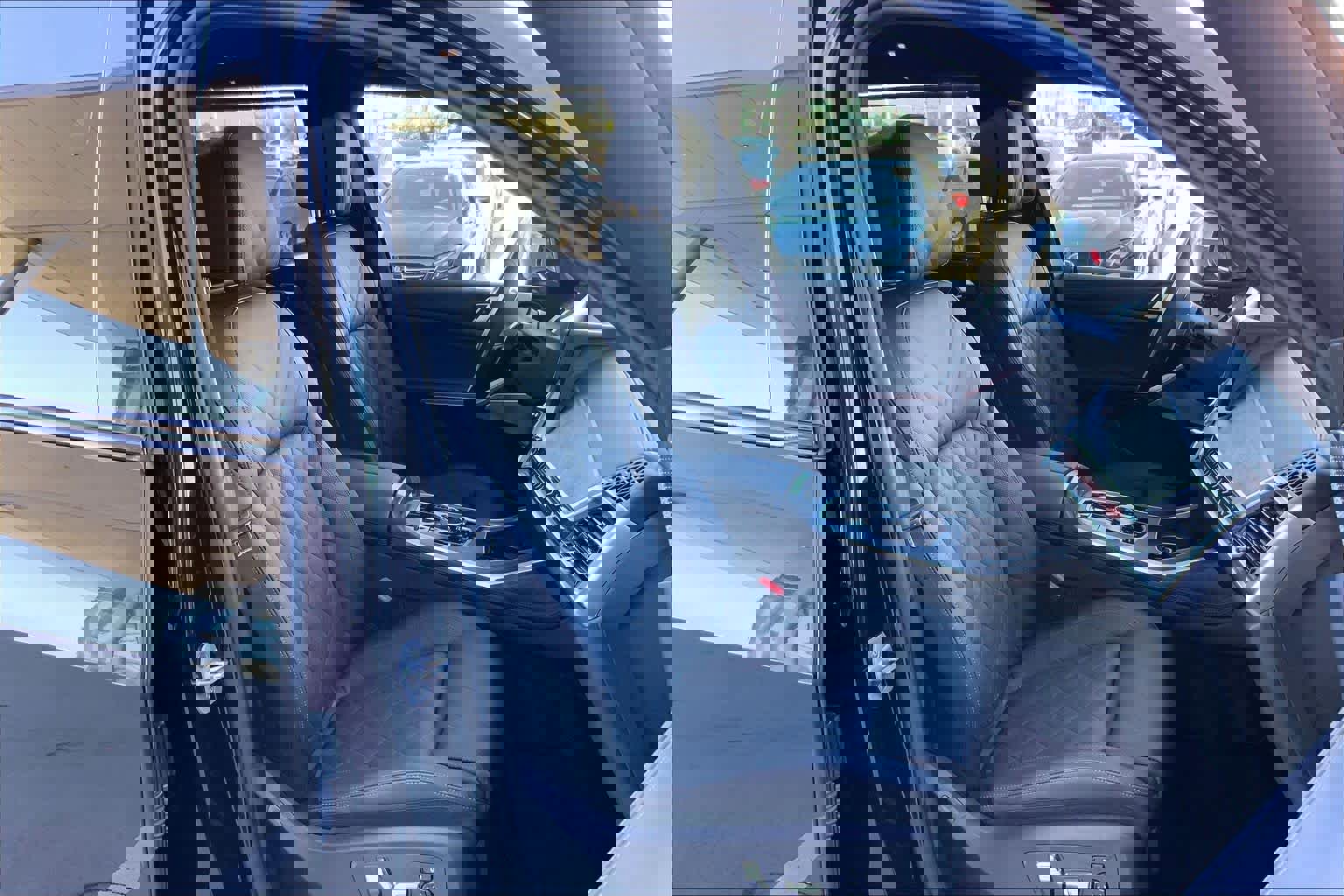 Used 2024 BMW X7 xDrive40i w/ M Sport Package image 8